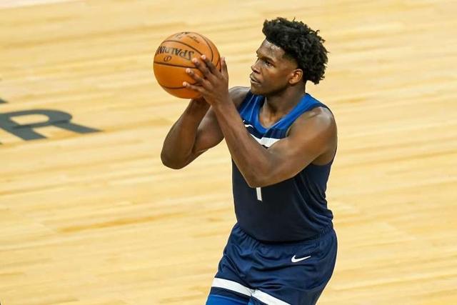 勇士大胜马刺重返西部第六，库里正式退居二线，3大悍将联手爆发.