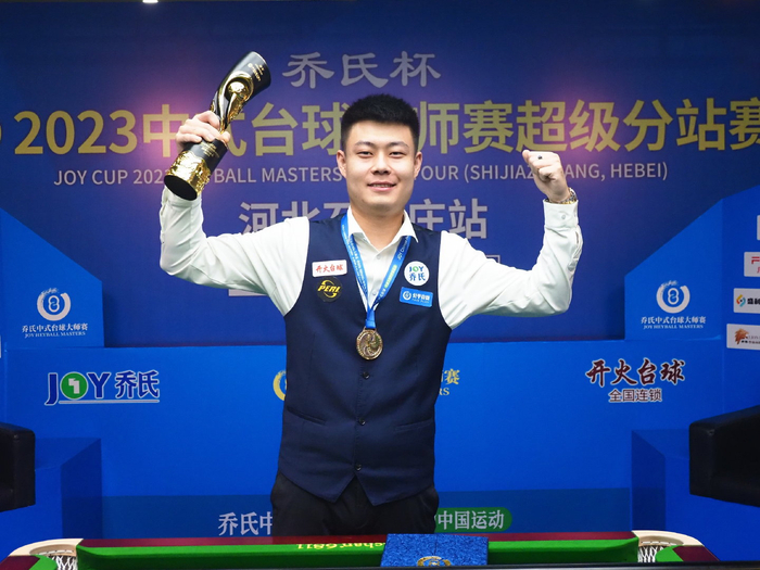 的足球和乒 的足球和乒