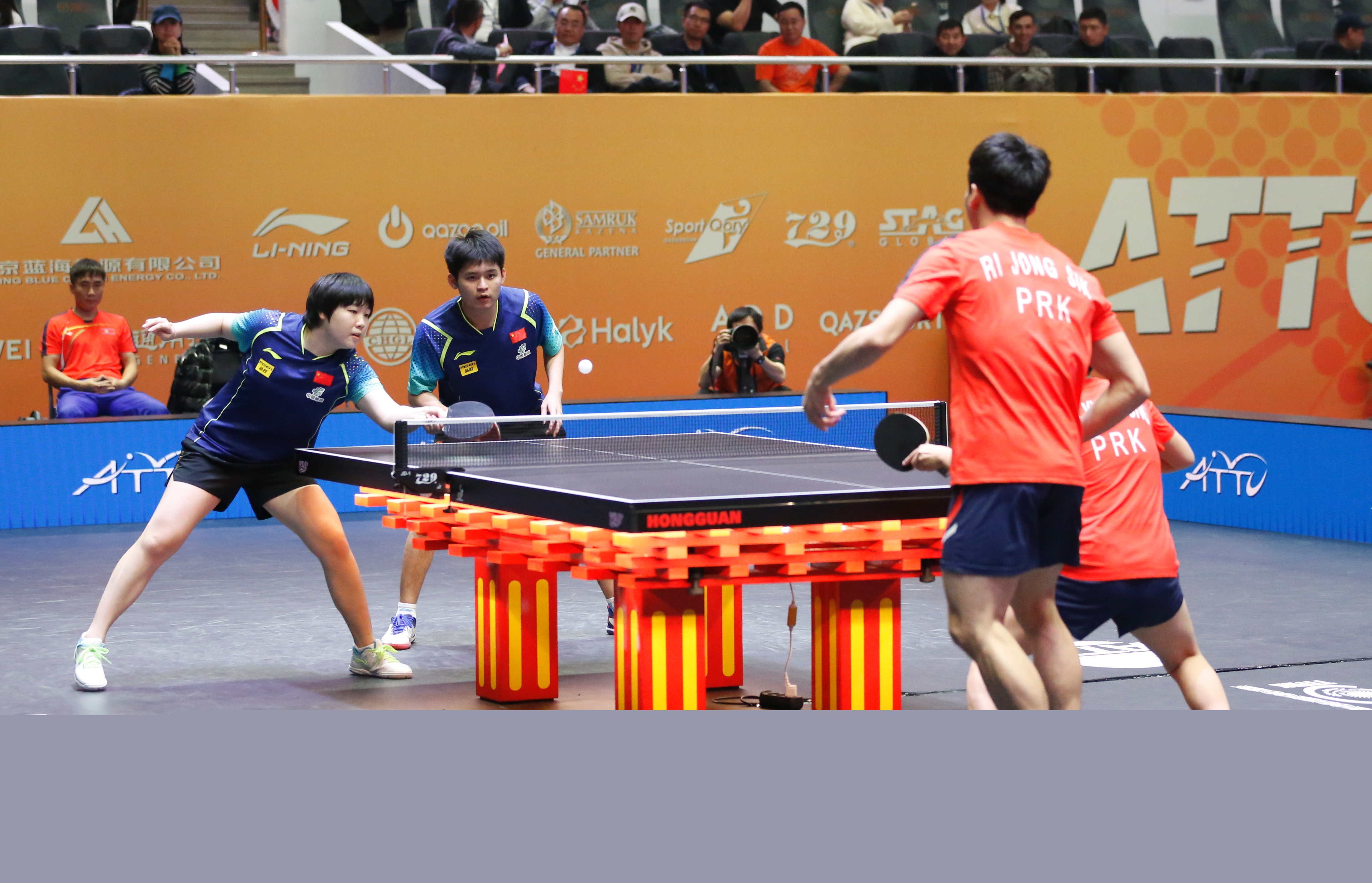 定地追逐自 定地追逐自